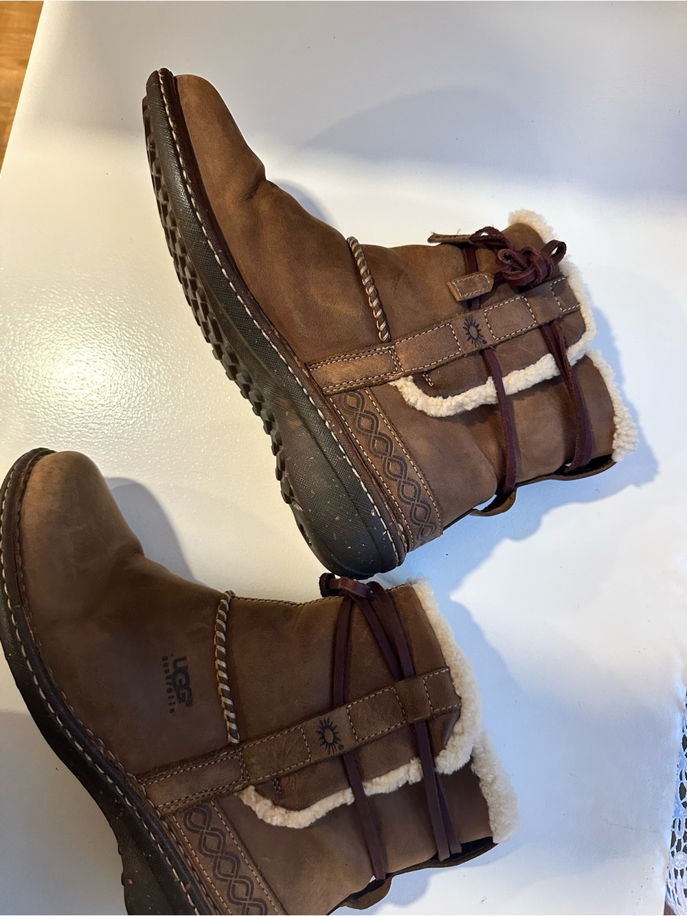 UGG Womens 
Brown Leather Shearling-Trim Winter Boots